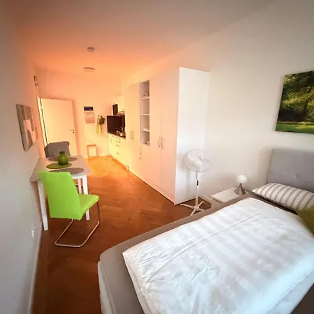 Апартаменты Gaestezimmer Gaertnerplatz *