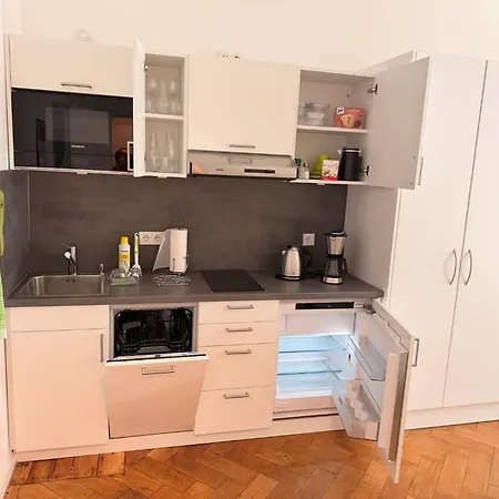 Апартаменты Gaestezimmer Gaertnerplatz *